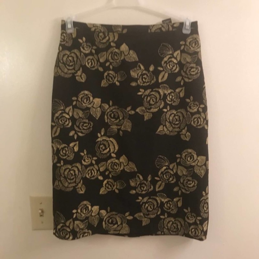 Vintage Gold Floral Embroidered Skirt. Size 4.